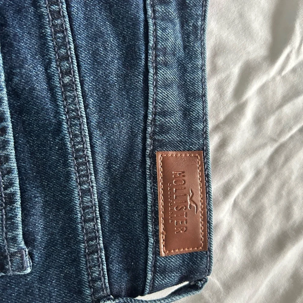 Hollister Dark Blue Jean Shorts with Floral Embroidery size 11 - Picture 6 of 7